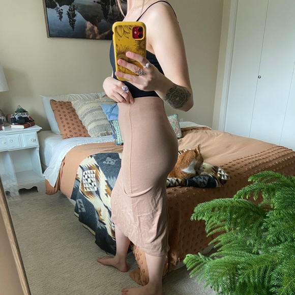 Aritzia skirt - Picture 1 of 4